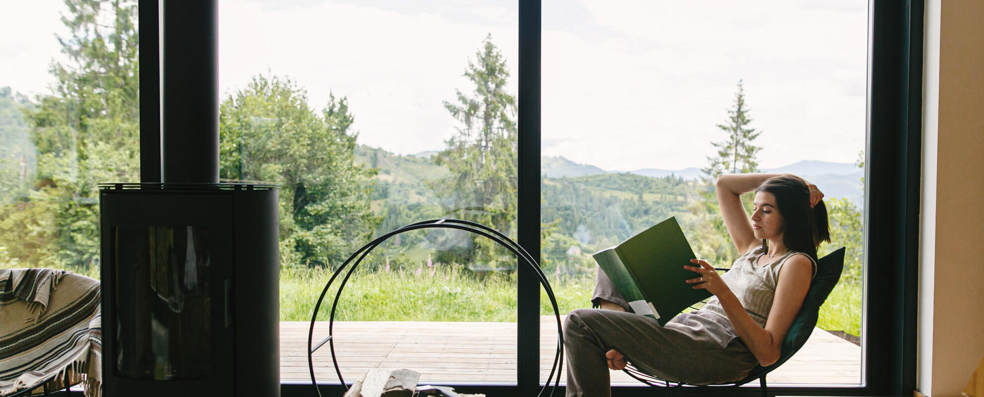 Frau mit Buch